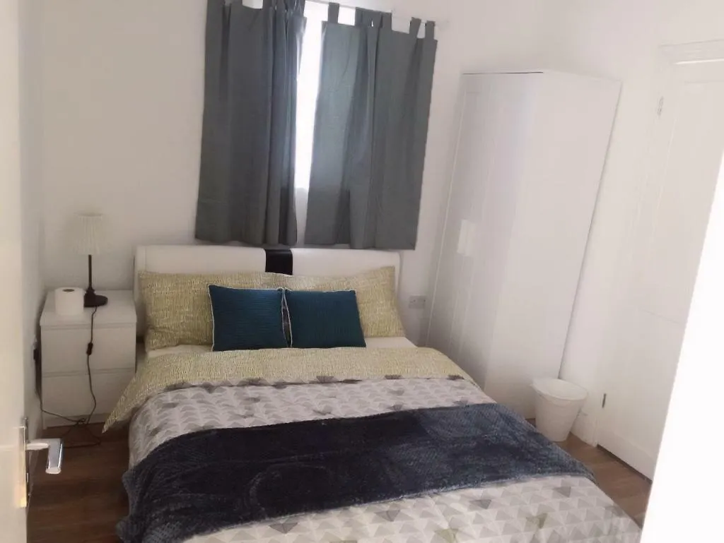 *** Guest house Abbey Wood Station Five Bedroom Self Contained House United Kingdom