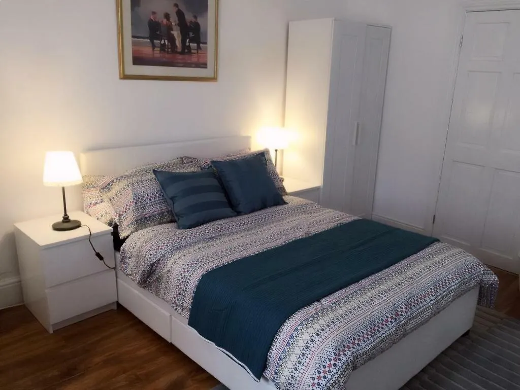 Abbey Wood Station Five Bedroom Self Contained House