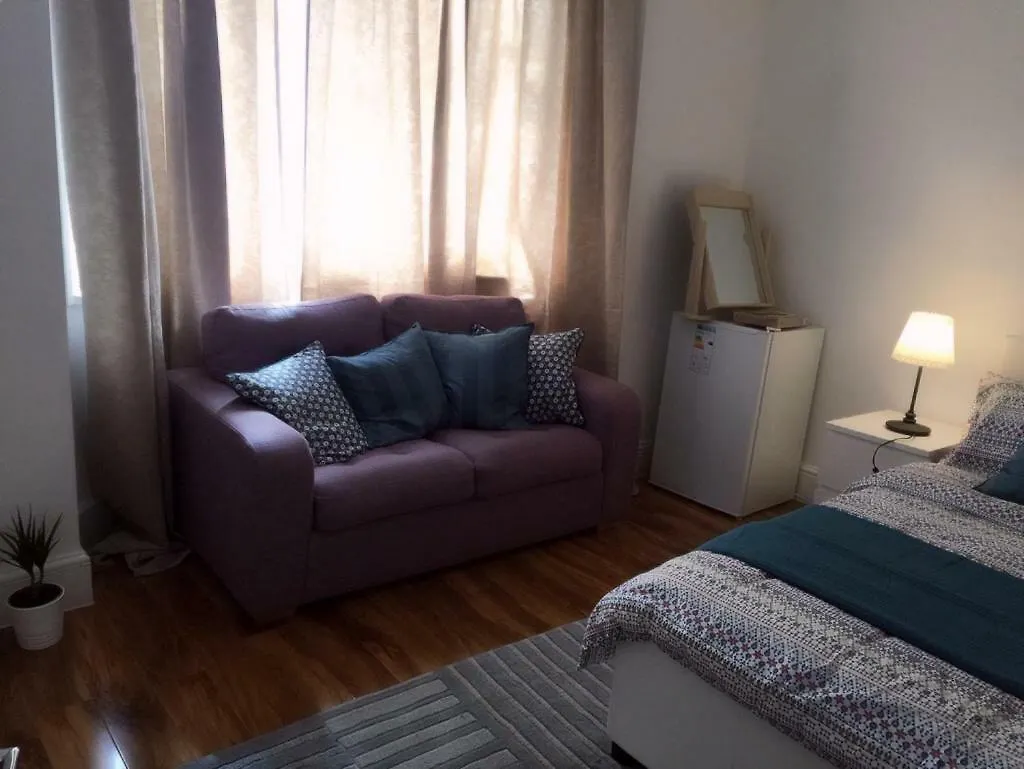 Abbey Wood Station Five Bedroom Self Contained House 3*, Abbey Wood United Kingdom