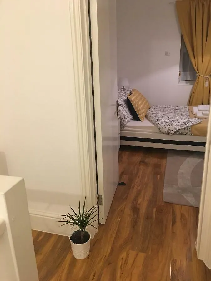 Abbey Wood Station Five Bedroom Self Contained House Abbey Wood