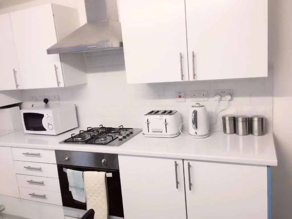 Abbey Wood Station Five Bedroom Self Contained House 3*, Abbey Wood