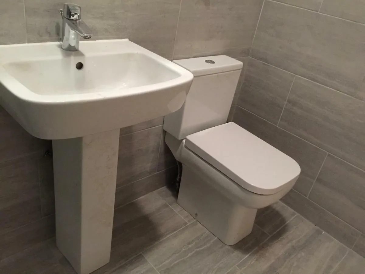 Abbey Wood Station Five Bedroom Self Contained House Gasthuis Abbey Wood