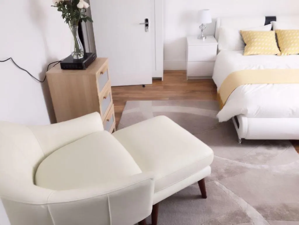 Gasthuis Abbey Wood Station Five Bedroom Self Contained House