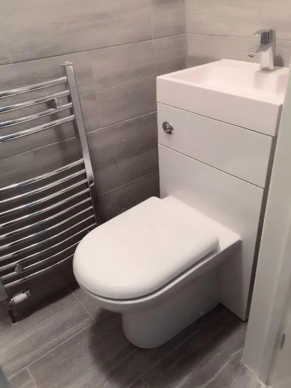 Abbey Wood Station Five Bedroom Self Contained House 3*, Abbey Wood
