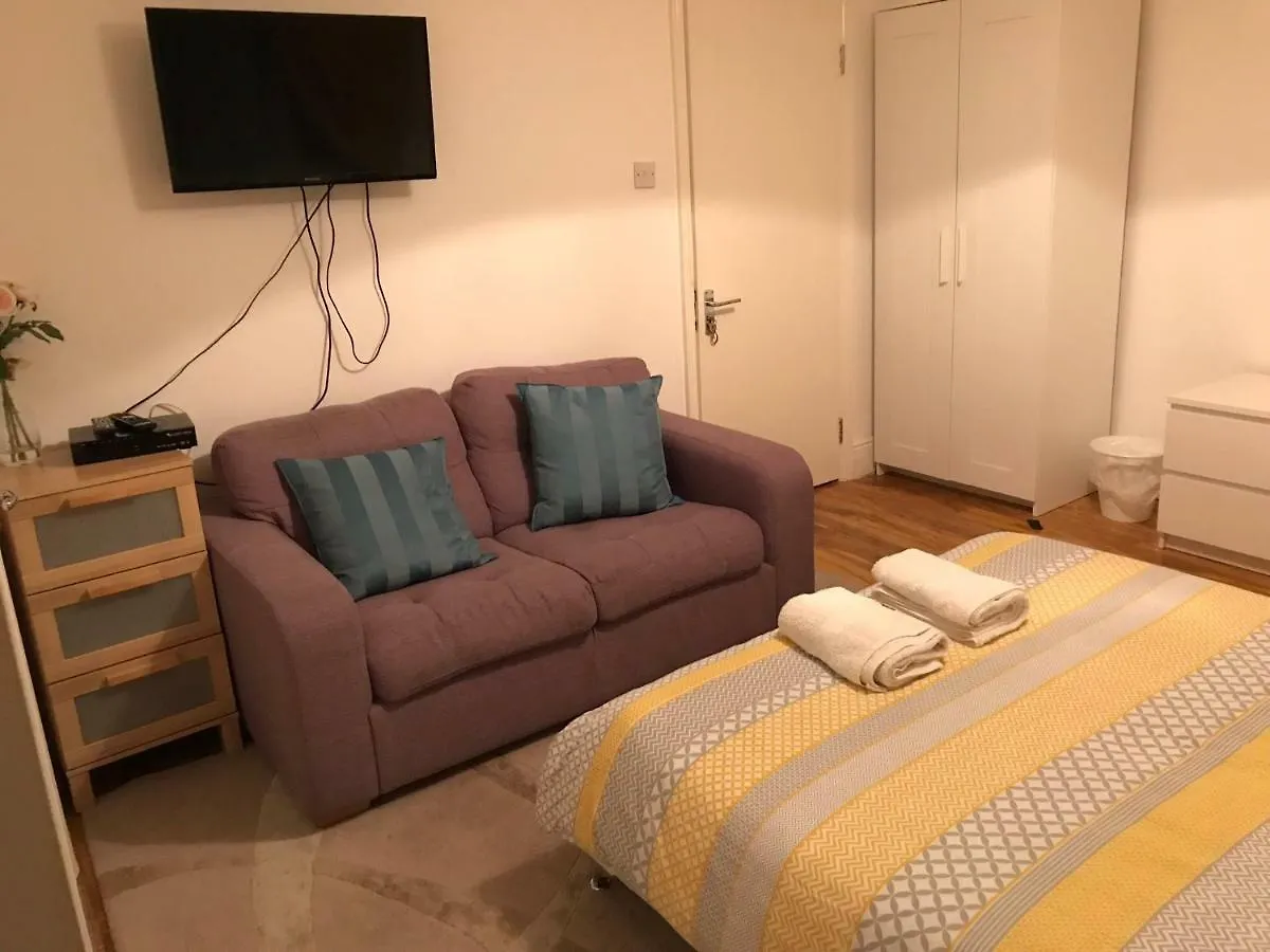 Abbey Wood Station Five Bedroom Self Contained House Abbey Wood