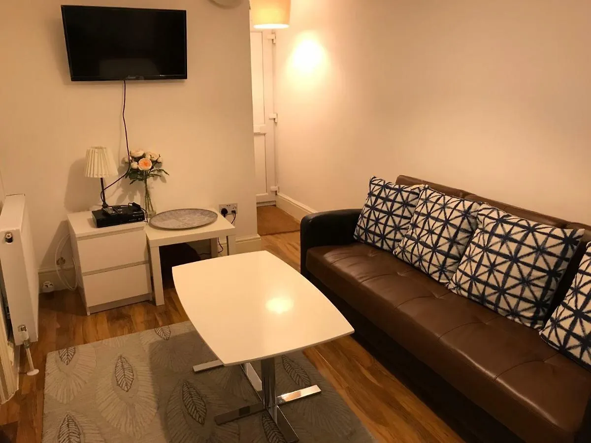 Gasthuis Abbey Wood Station Five Bedroom Self Contained House
