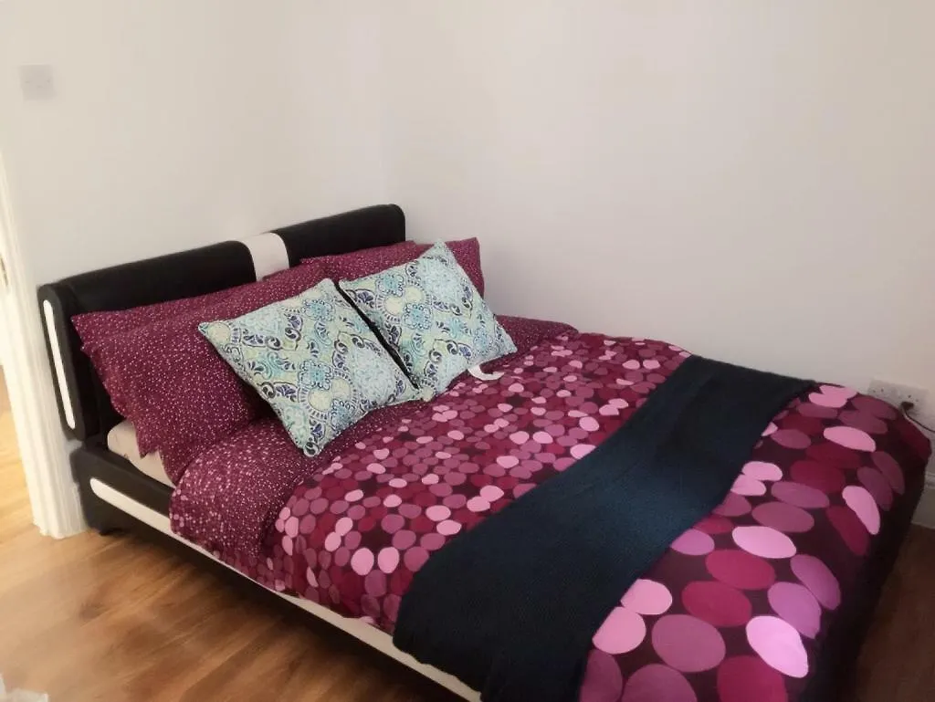 Gasthof Abbey Wood Station Five Bedroom Self Contained House