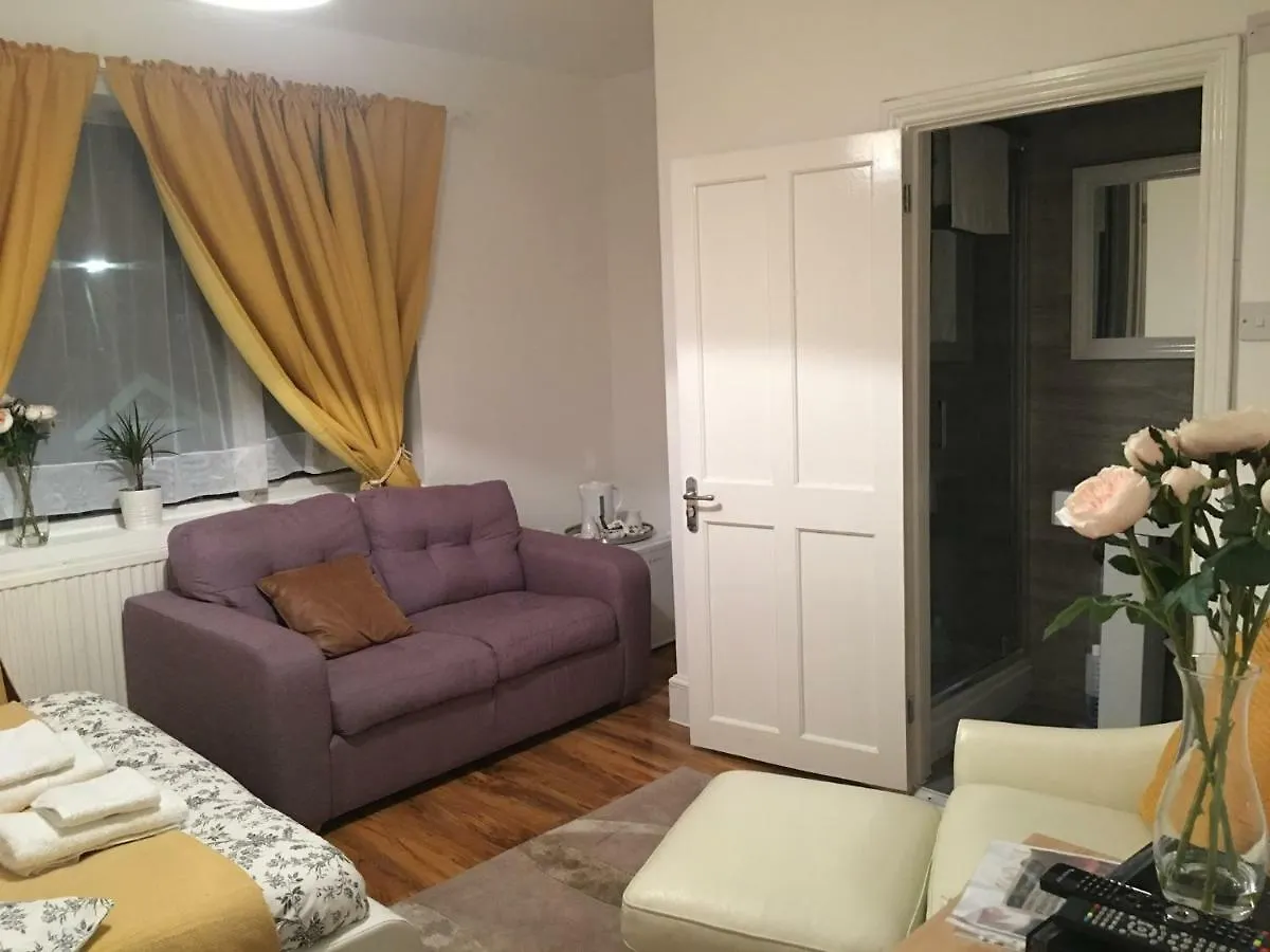 Gasthof Abbey Wood Station Five Bedroom Self Contained House