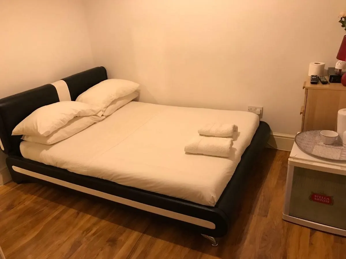 Gasthof Abbey Wood Station Five Bedroom Self Contained House